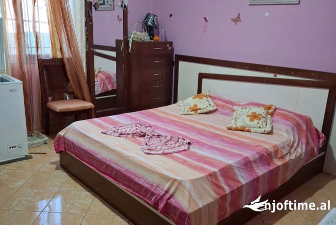 Shtepi me qera Shtepi Private ne Tirane, 3+1, Mobilimi E mobiluar, Pagesa 300  Euro.