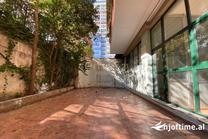 Ambient biznesi me qera 3+1 ne Tirane - 5,500 Euro