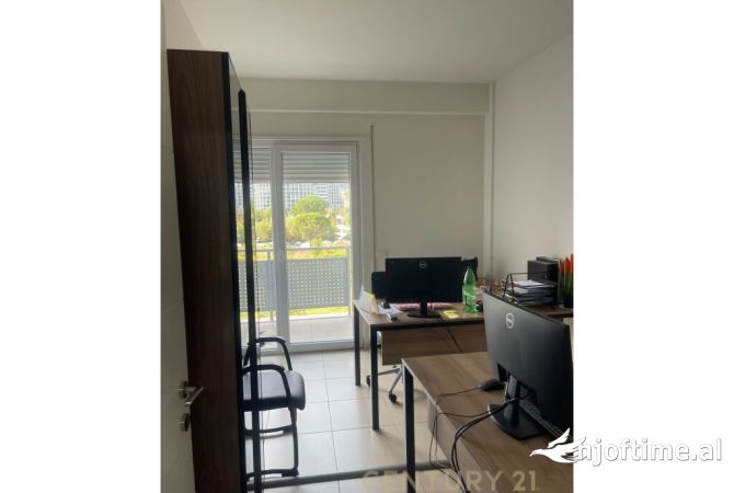 Ambient biznesi me qera 3+1 ne Tirane - 2,000 Euro