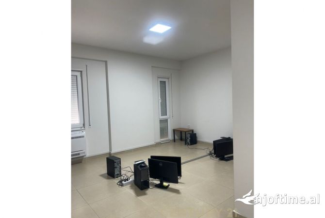 Ambient biznesi me qera 3+1 ne Tirane - 2,000 Euro