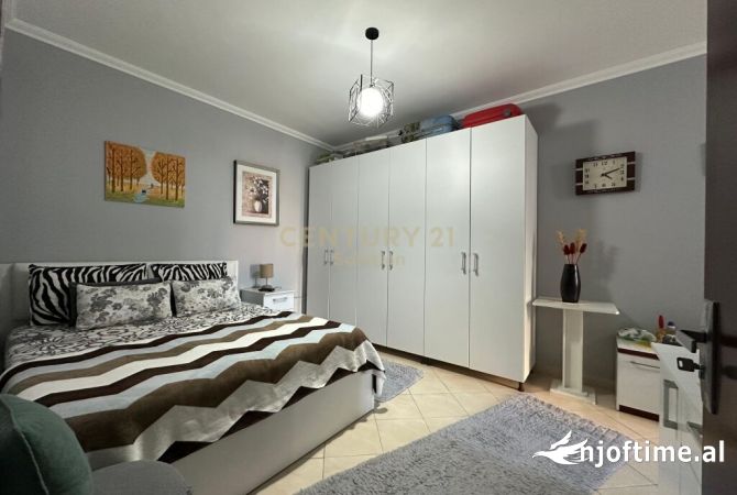 Shtepi ne shitje Apartament ne Tirane, 2+1, Mobilimi E mobiluar, Pagesa 122,000  Euro.