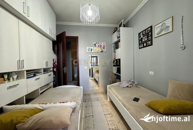 Shtepi ne shitje Apartament ne Tirane, 2+1, Mobilimi E mobiluar, Pagesa 122,000  Euro.