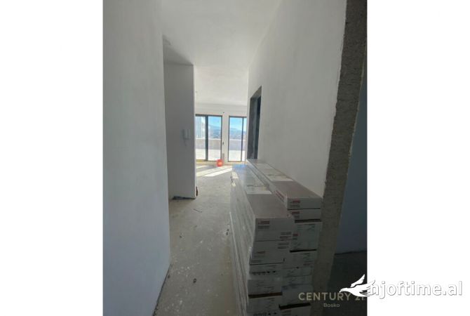 Shtepi ne shitje Apartament ne Tirane, 2+1, Mobilimi Bosh, pa mobiluar, Pagesa 235,000  Euro.