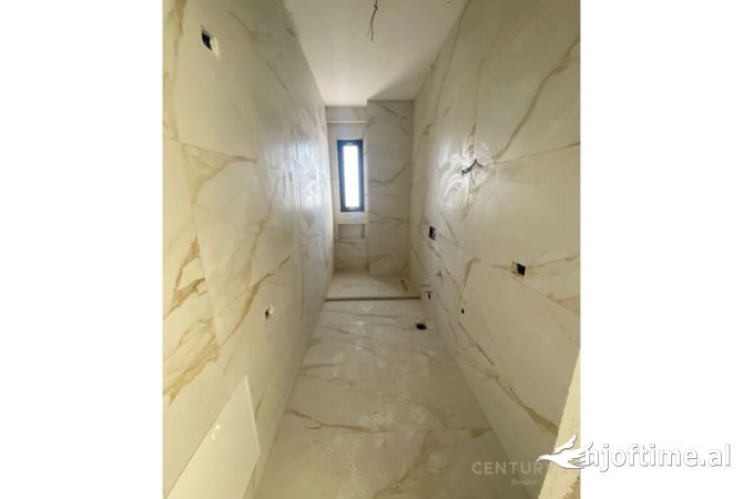 Shtepi ne shitje Apartament ne Tirane, 2+1, Mobilimi Bosh, pa mobiluar, Pagesa 235,000  Euro.