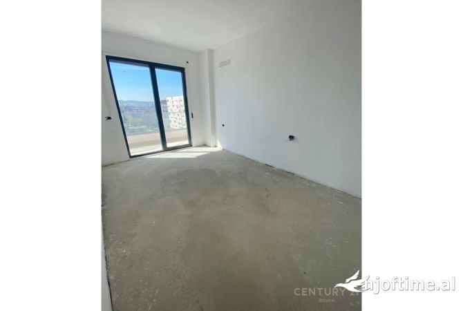 Shtepi ne shitje Apartament ne Tirane, 2+1, Mobilimi Bosh, pa mobiluar, Pagesa 235,000  Euro.