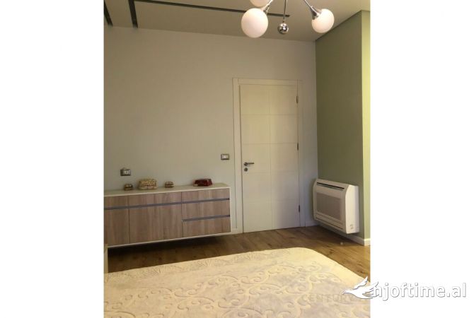 Shtepi ne shitje Apartament ne Tirane, 2+1, Mobilimi E mobiluar, Pagesa 479,000  Euro.