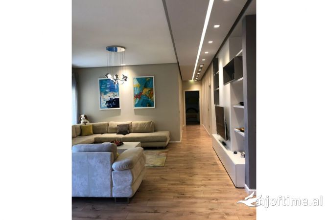 Shtepi ne shitje Apartament ne Tirane, 2+1, Mobilimi E mobiluar, Pagesa 479,000  Euro.