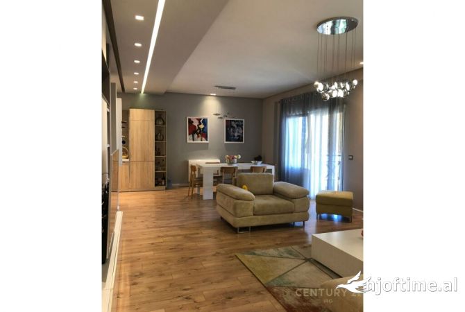 Shtepi ne shitje Apartament ne Tirane, 2+1, Mobilimi E mobiluar, Pagesa 479,000  Euro.