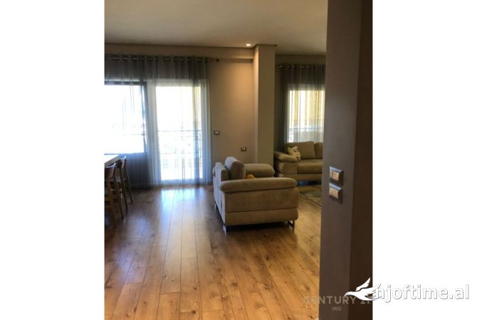 Shtepi ne shitje Apartament ne Tirane, 2+1, Mobilimi E mobiluar, Pagesa 479,000  Euro.