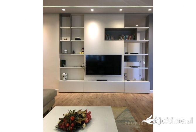 Shtepi ne shitje Apartament ne Tirane, 2+1, Mobilimi E mobiluar, Pagesa 479,000  Euro.