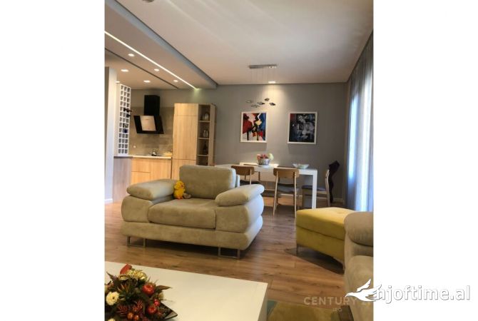 Shtepi ne shitje Apartament ne Tirane, 2+1, Mobilimi E mobiluar, Pagesa 479,000  Euro.