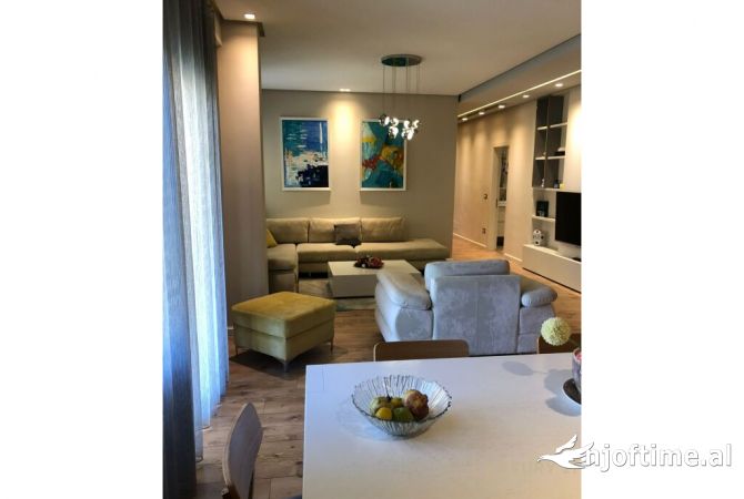 Shtepi ne shitje Apartament ne Tirane, 2+1, Mobilimi E mobiluar, Pagesa 479,000  Euro.