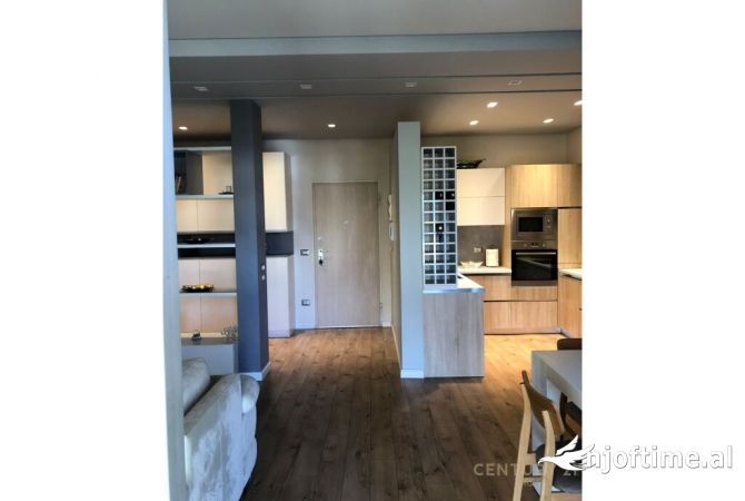 Shtepi ne shitje Apartament ne Tirane, 2+1, Mobilimi E mobiluar, Pagesa 479,000  Euro.