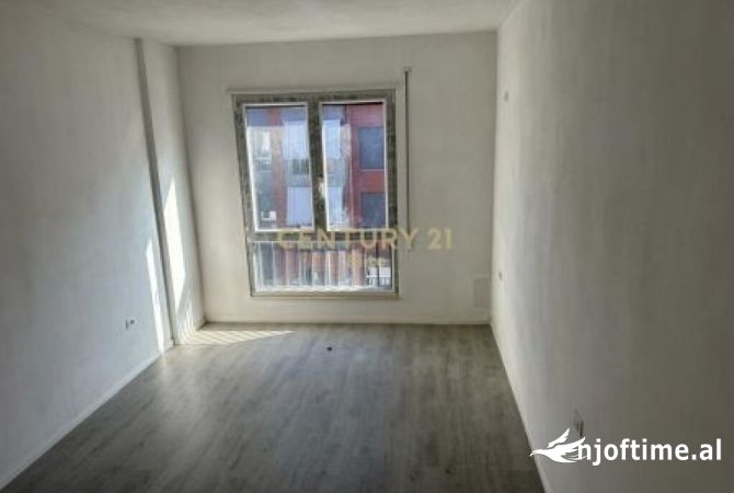 Shtepi ne shitje Apartament ne Tirane, 2+1, Mobilimi Bosh, pa mobiluar, Pagesa 154,000  Euro.