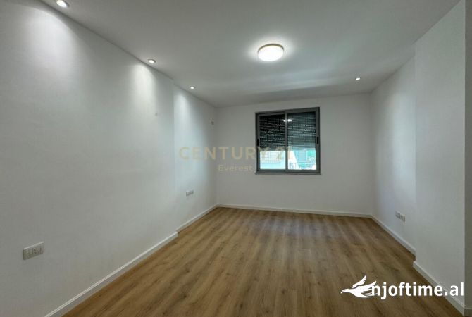 Shtepi ne shitje Apartament ne Tirane, 2+1, Mobilimi Bosh, pa mobiluar, Pagesa 170,000  Euro.