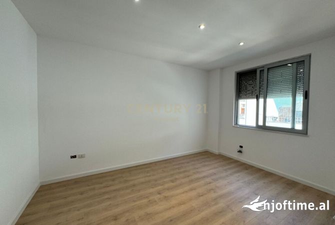 Shtepi ne shitje Apartament ne Tirane, 2+1, Mobilimi Bosh, pa mobiluar, Pagesa 170,000  Euro.