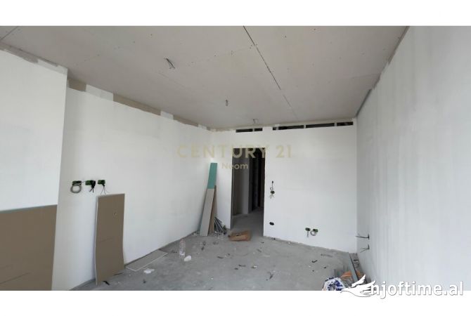 Shtepi ne shitje Apartament ne Tirane, 2+1, Mobilimi Bosh, pa mobiluar, Pagesa 700,000  Euro.