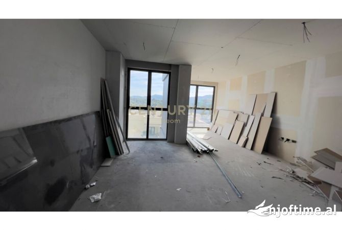 Shtepi ne shitje Apartament ne Tirane, 2+1, Mobilimi Bosh, pa mobiluar, Pagesa 700,000  Euro.