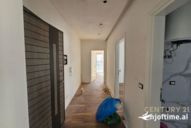 Shtepi ne shitje Apartament ne Tirane, 2+1, Mobilimi Bosh, pa mobiluar, Pagesa 165,000  Euro.