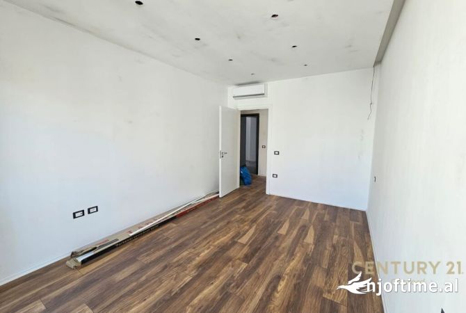 Shtepi ne shitje Apartament ne Tirane, 2+1, Mobilimi Bosh, pa mobiluar, Pagesa 165,000  Euro.