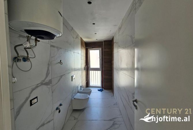 Shtepi ne shitje Apartament ne Tirane, 2+1, Mobilimi Bosh, pa mobiluar, Pagesa 165,000  Euro.