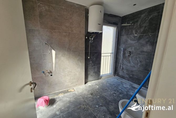 Shtepi ne shitje Apartament ne Tirane, 2+1, Mobilimi Bosh, pa mobiluar, Pagesa 165,000  Euro.