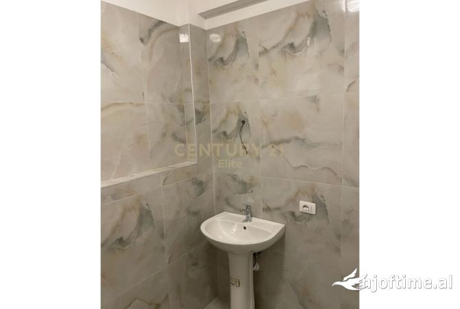 Shtepi ne shitje Apartament ne Tirane, 2+1, Mobilimi E mobiluar, Pagesa 210,000  Euro.