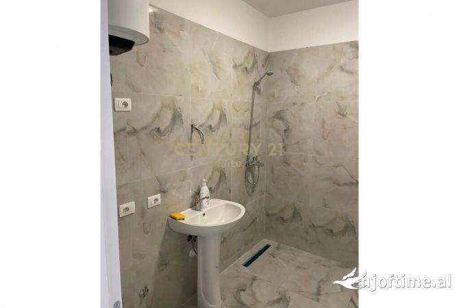 Shtepi ne shitje Apartament ne Tirane, 2+1, Mobilimi E mobiluar, Pagesa 210,000  Euro.