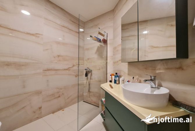 Appartamento in vendita a Tirana 1+1, Arredato