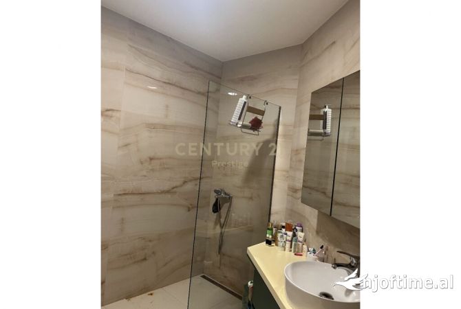 Appartamento in vendita a Tirana 1+1, Arredato