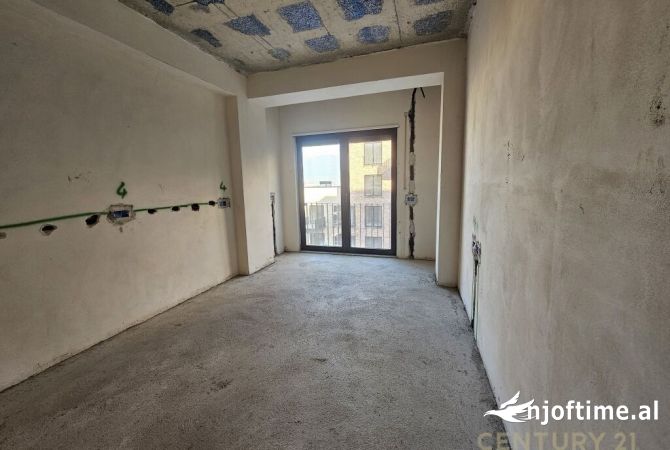 Shtepi ne shitje Apartament ne Tirane, 3+1, Mobilimi Bosh, pa mobiluar, Pagesa 295,000  Euro.