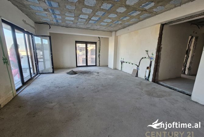 Shtepi ne shitje Apartament ne Tirane, 3+1, Mobilimi Bosh, pa mobiluar, Pagesa 295,000  Euro.