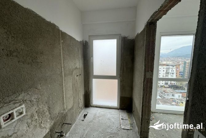 Shtepi ne shitje Apartament ne Tirane, 2+1, Mobilimi Bosh, pa mobiluar, Pagesa 155,000  Euro.