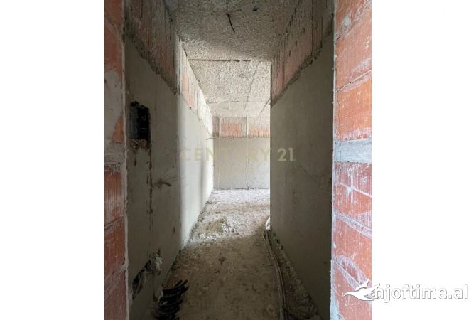 Shtepi ne shitje Apartament ne Tirane, 2+1, Mobilimi Bosh, pa mobiluar, Pagesa 138,000  Euro.