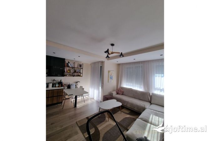 Shtepi ne shitje Apartament ne Tirane, 2+1, Mobilimi E mobiluar, Pagesa 210,000  Euro.