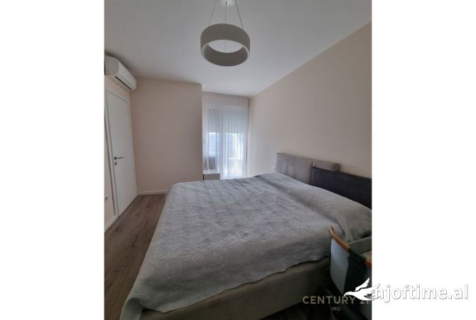 Shtepi ne shitje Apartament ne Tirane, 2+1, Mobilimi E mobiluar, Pagesa 210,000  Euro.