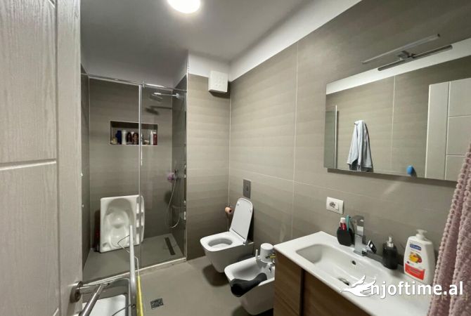 Shtepi ne shitje Apartament ne Tirane, 2+1, Mobilimi E mobiluar, Pagesa 210,000  Euro.