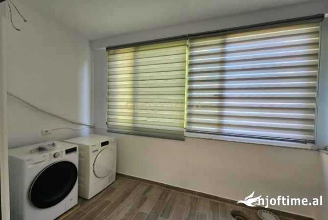 Shtepi ne shitje Apartament ne Tirane, 2+1, Mobilimi E mobiluar, Pagesa 210,000  Euro.