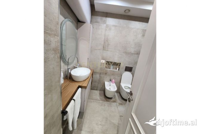 Shtepi ne shitje Apartament ne Tirane, 2+1, Mobilimi E mobiluar, Pagesa 210,000  Euro.