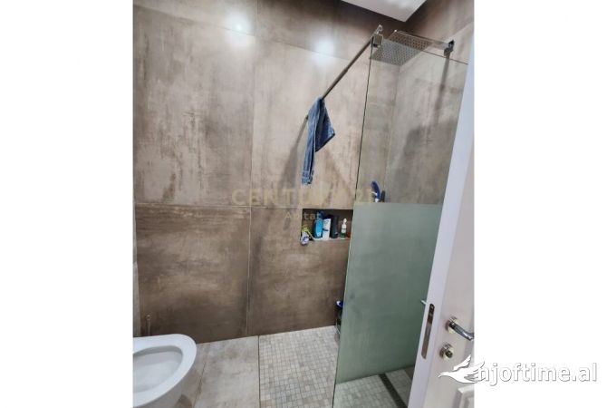 Shtepi ne shitje Apartament ne Tirane, 2+1, Mobilimi E mobiluar, Pagesa 210,000  Euro.