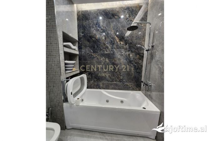 Shtepi ne shitje Apartament ne Tirane, 2+1, Mobilimi E mobiluar, Pagesa 210,000  Euro.