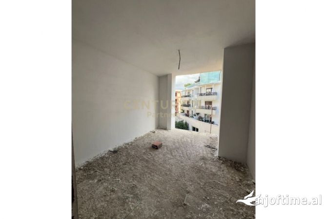 Shtepi ne shitje Apartament ne Tirane, 1+1, Mobilimi Bosh, pa mobiluar, Pagesa 156,500  Euro.