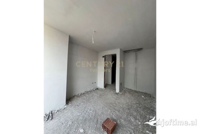 Shtepi ne shitje Apartament ne Tirane, 1+1, Mobilimi Bosh, pa mobiluar, Pagesa 156,500  Euro.