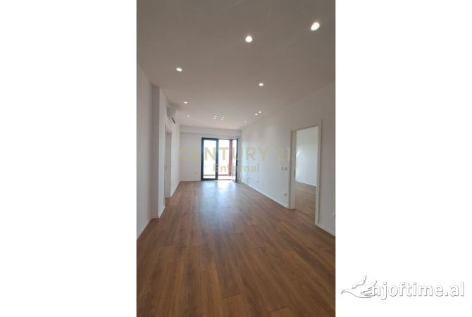 Ambient biznesi me qera 3+1 ne Tirane - 1,000 Euro