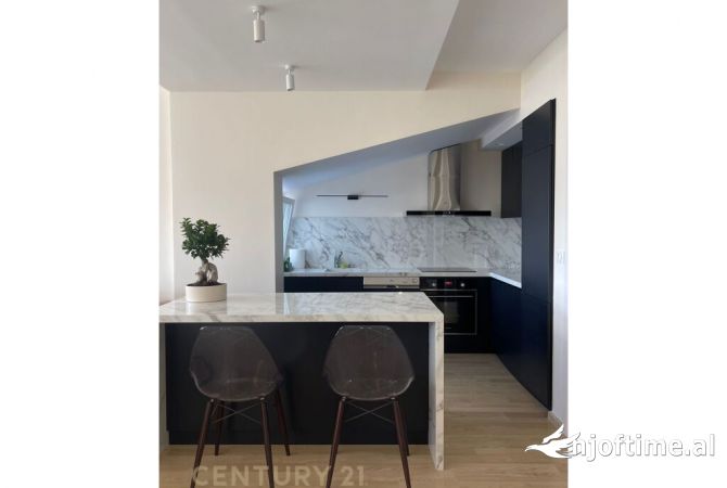 Shtepi ne shitje Apartament ne Tirane, 2+1, Mobilimi E mobiluar, Pagesa 420,000  Euro.