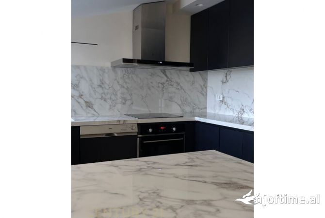 Shtepi ne shitje Apartament ne Tirane, 2+1, Mobilimi E mobiluar, Pagesa 420,000  Euro.