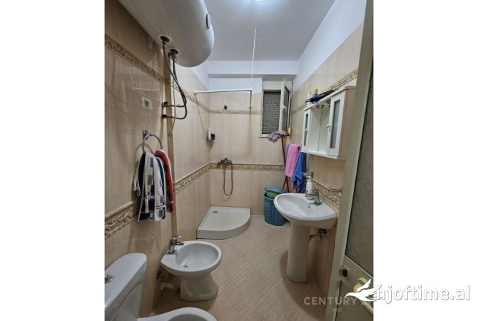 Shtepi ne shitje Apartament ne Durres, 1+1, Mobilimi E mobiluar, Pagesa 75,000  Euro.