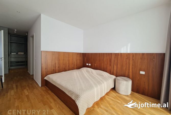 Shtepi me qera Vila Luksoze ne Tirane, 3+1, Mobilimi E mobiluar, Pagesa 4,000  Euro.