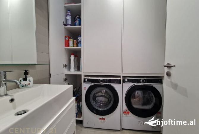 Shtepi me qera Vila Luksoze ne Tirane, 3+1, Mobilimi E mobiluar, Pagesa 4,000  Euro.