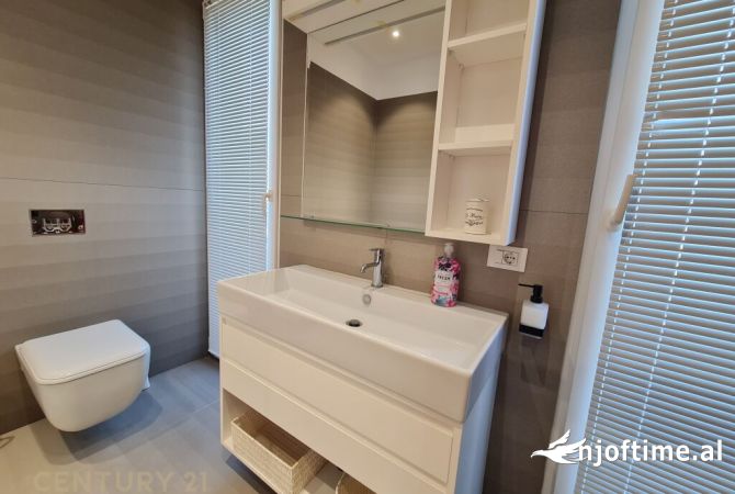 Shtepi me qera Vila Luksoze ne Tirane, 3+1, Mobilimi E mobiluar, Pagesa 4,000  Euro.